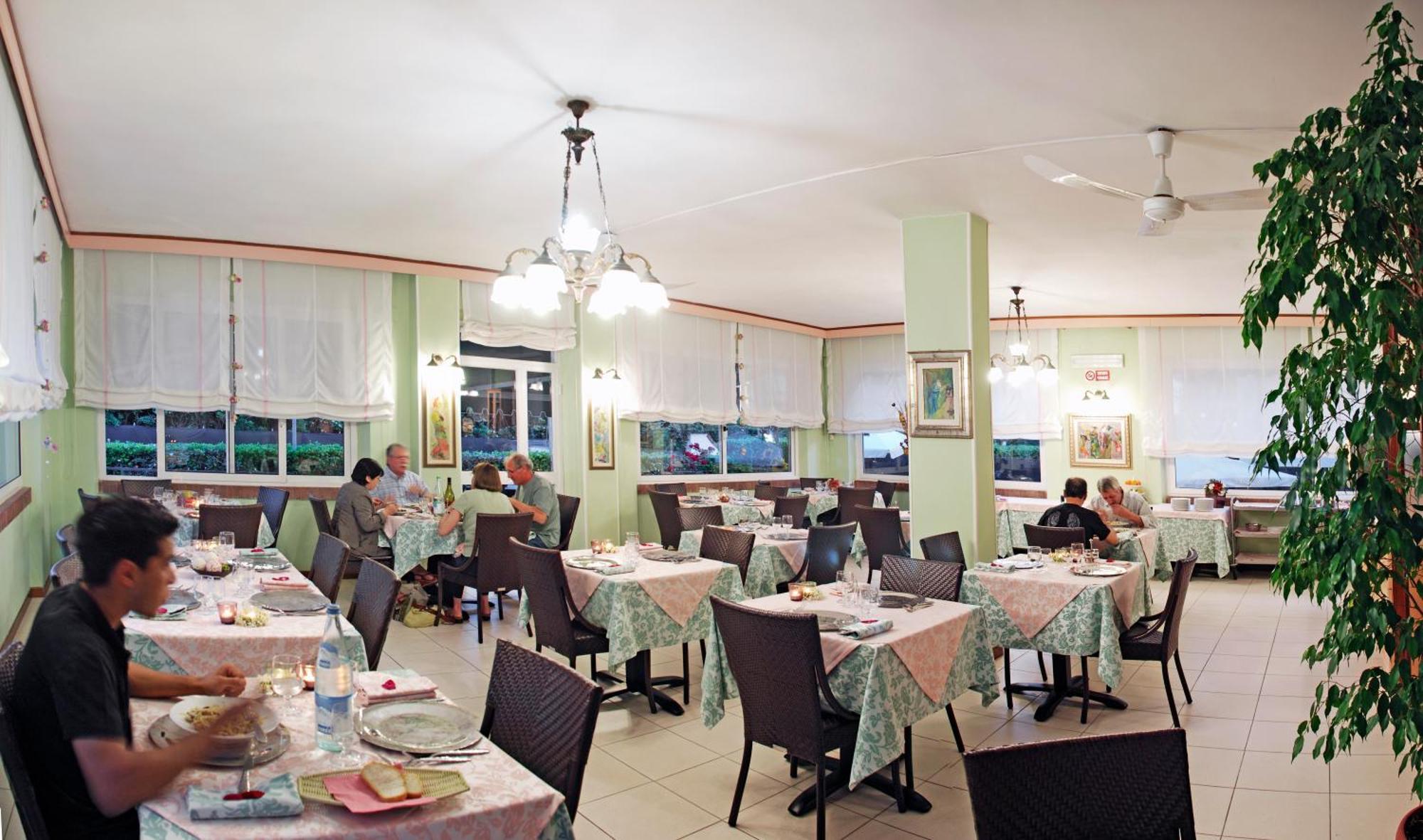 Hotel Michela Марина-ди-Масса Экстерьер фото