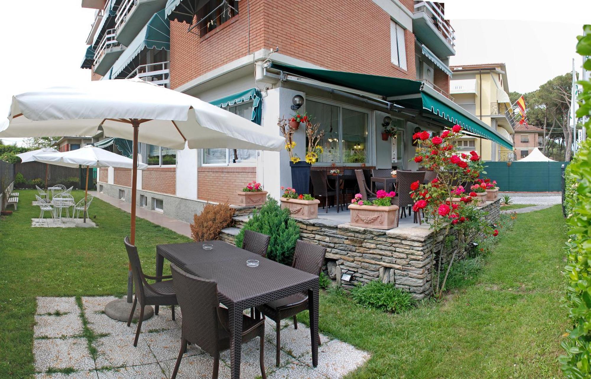 Hotel Michela Марина-ди-Масса Экстерьер фото