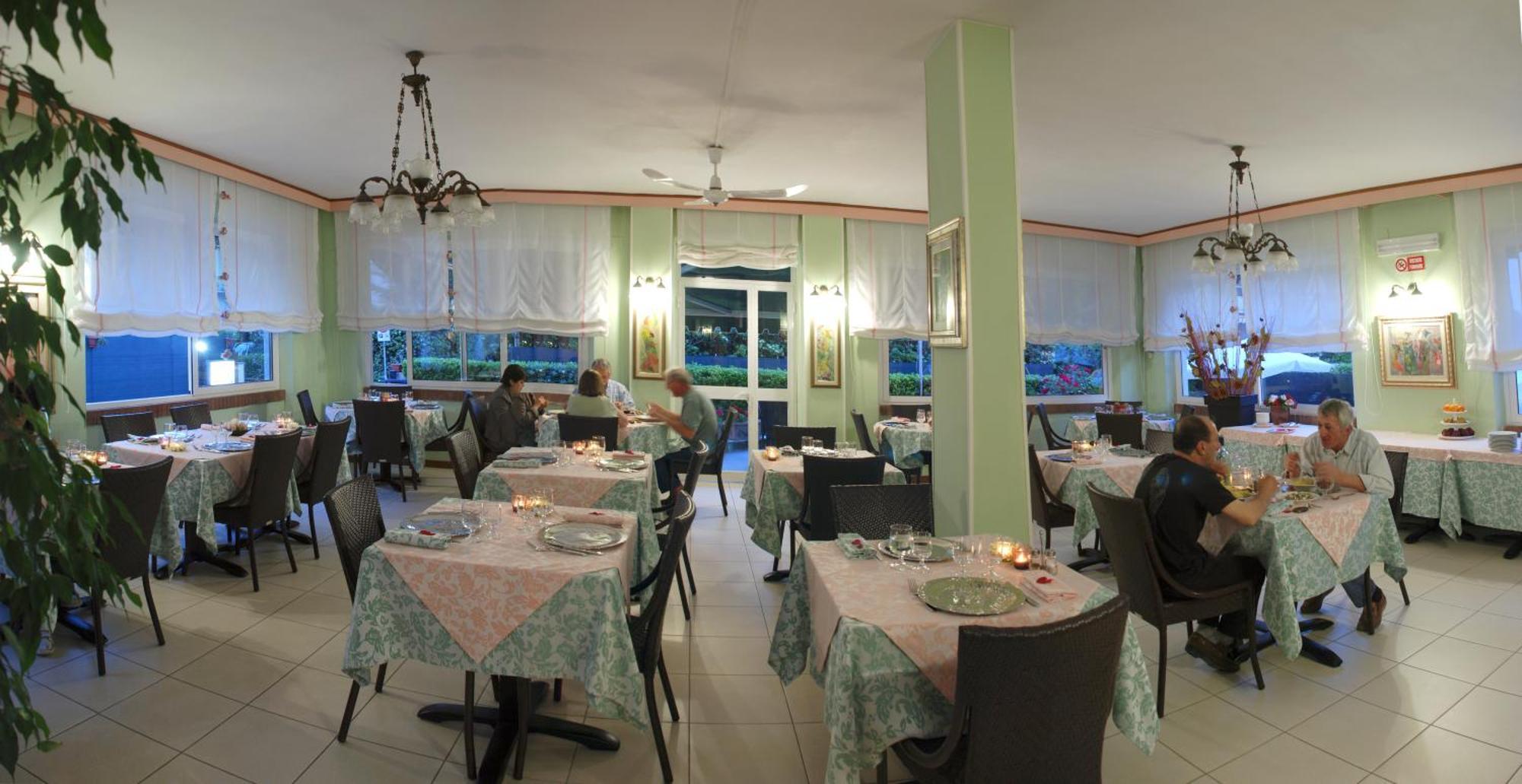 Hotel Michela Марина-ди-Масса Экстерьер фото