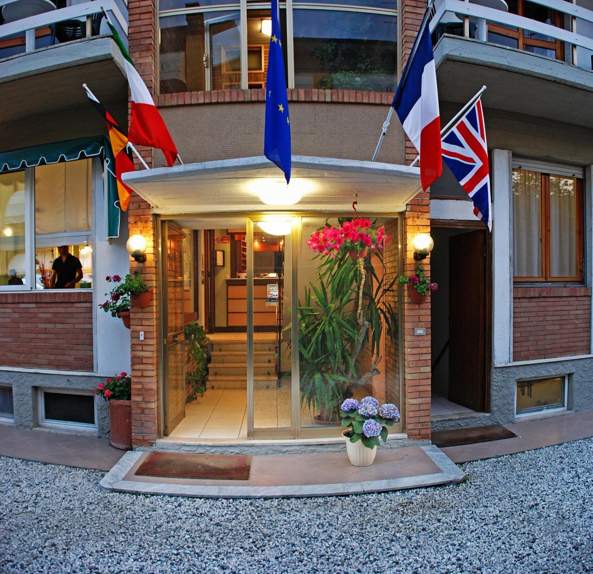 Hotel Michela Марина-ди-Масса Экстерьер фото